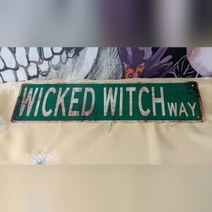 (16x4 inches) Metal Wicked Witch Way Sign in green & white
